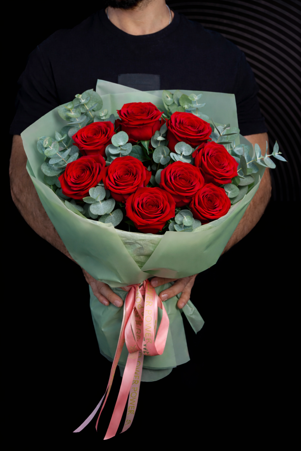 Buchet 9 Trandafiri Rosii cu Eucalipt